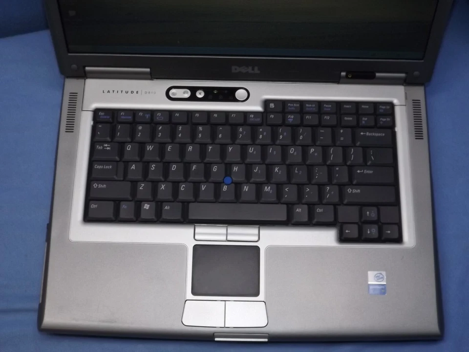 Dell Latitude D810 160 GB 2 GB Intel Pentium M 770 2,13 GHz Win XP (A0958) Foto 3 de 4