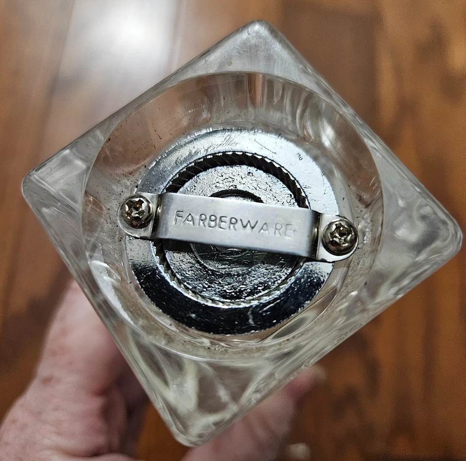 Molinillo de pimienta acrílico Farberware 6,5" de alto Foto 3 de 3