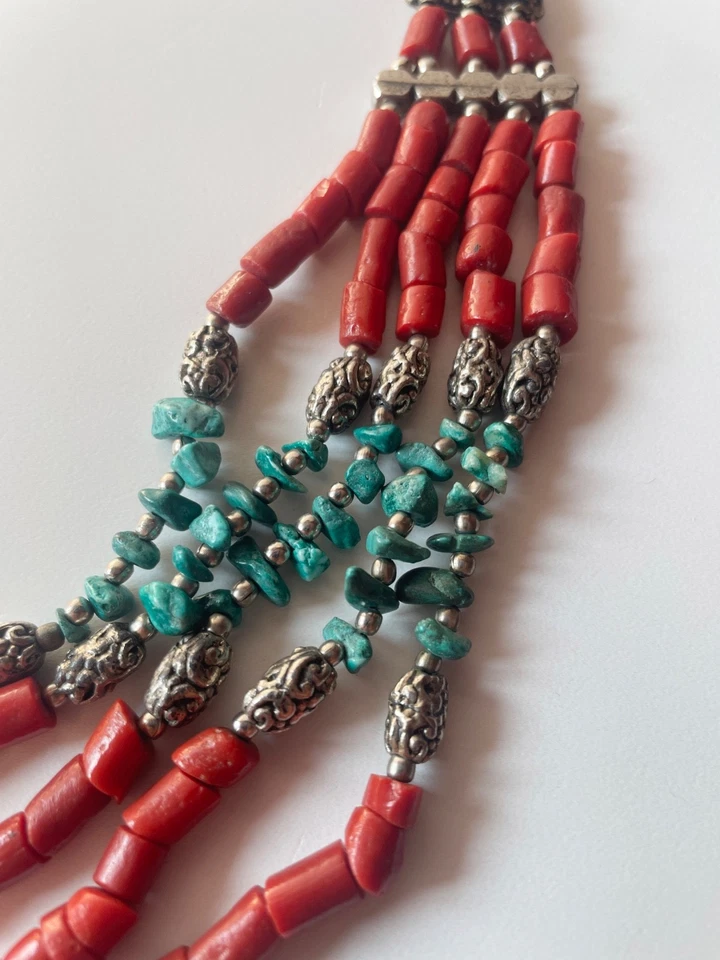 COLLANA ETNICA A BAVAGLINO MULTIFILO color corallo, turchese e argento - Immagine 4 di 4