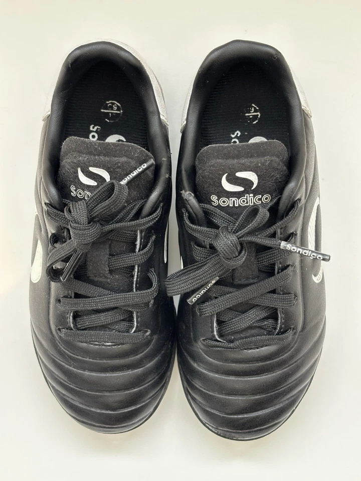 Sondico Strike Astro Turf Trainers Boys Size Uk 9 Black White - Image 2 of 4