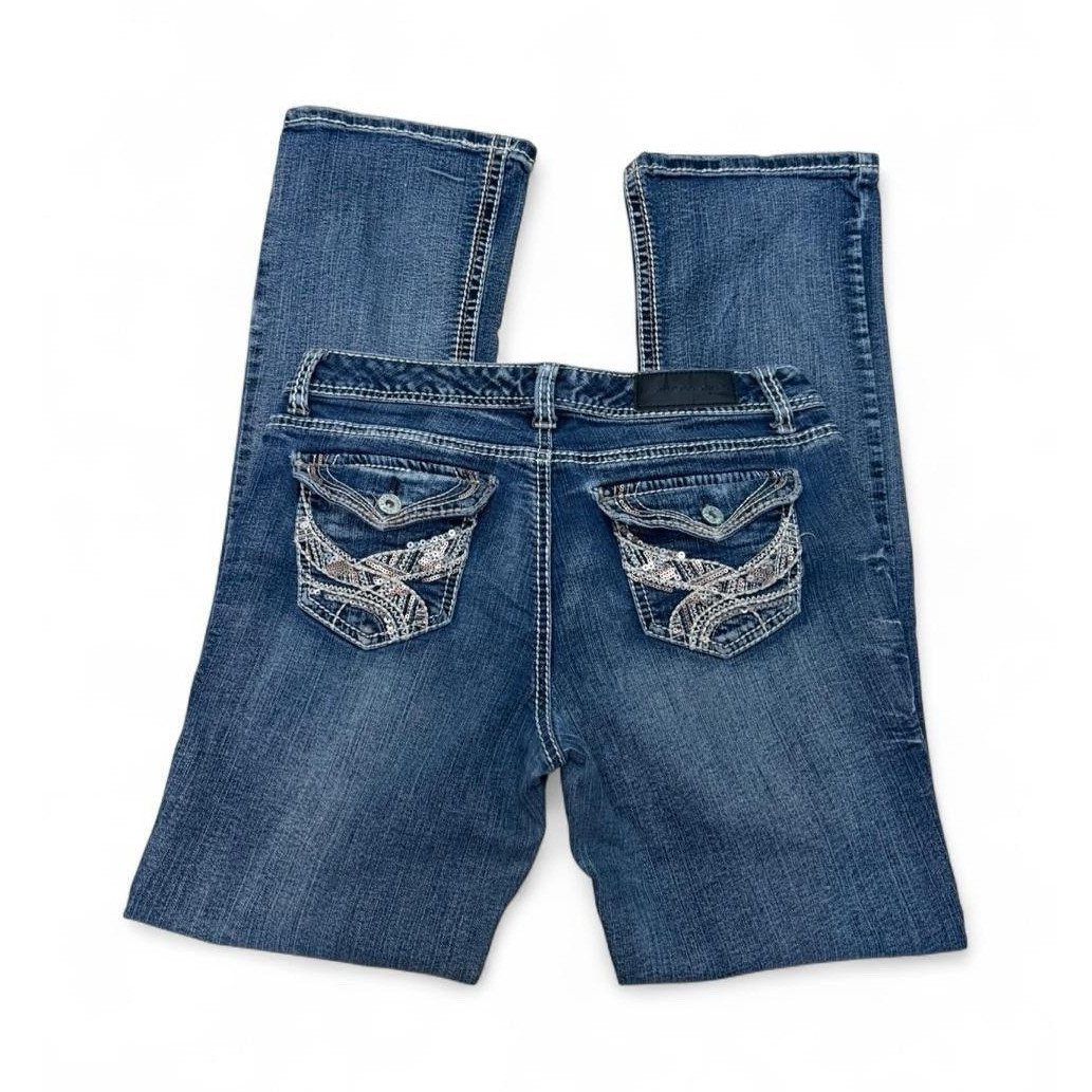 Juniors Embroidered Button Pockets Medium Wash