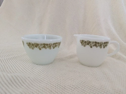 Vintage PYREX SPRING BLOSSOM GREEN Crazy Daisy Creamer & Sugar Bowl