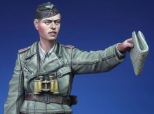 ALPINE MINIATURES 1:35 SET 35149 WWII GERMAN NCO sPzAbt 502 ONE FIGURE-2 HEADS 