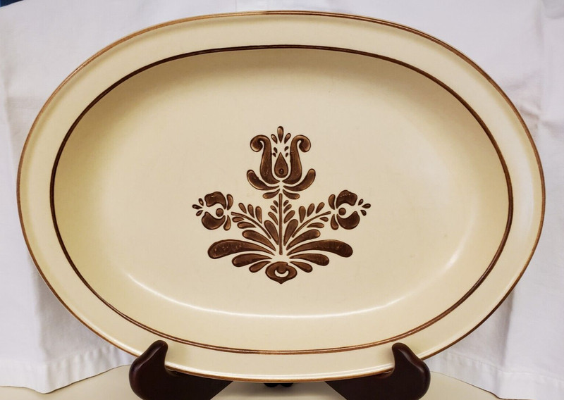 Vintage Pfaltzgraff Village 14” Oval Platter #6-16 Embossed USA