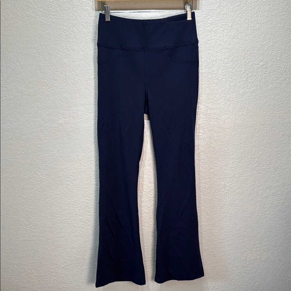 Halara Women's M Navy Flared With Back Pockets Pull On Yoga Pants NWT