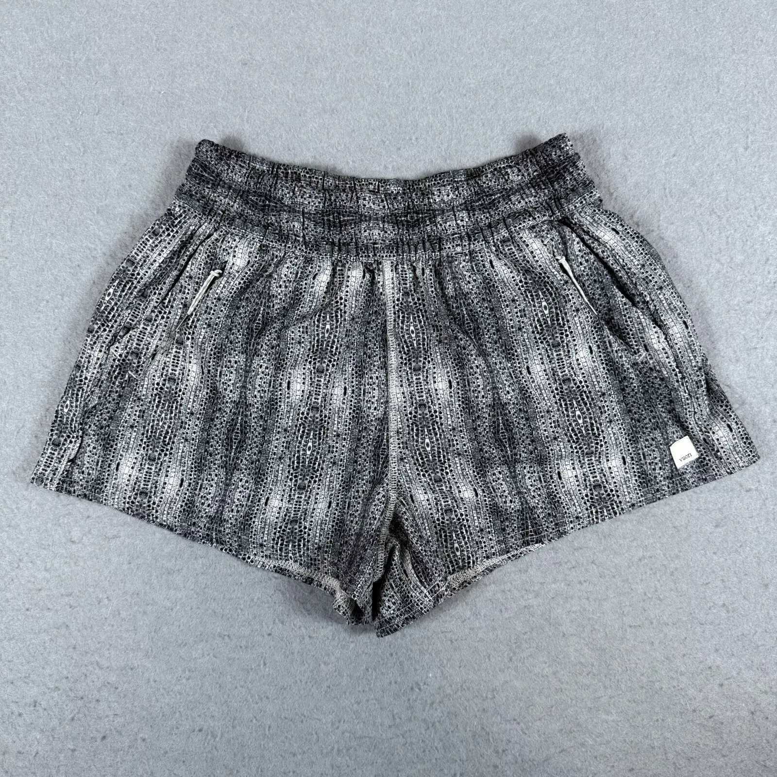 vuori dash running snake pattern pockets shorts