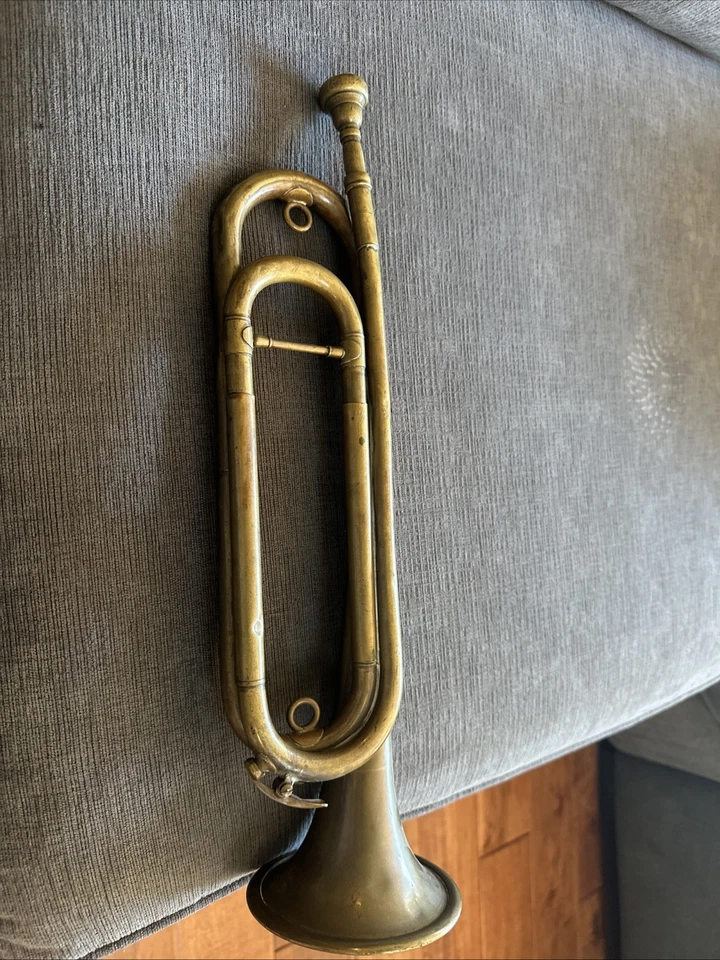 Instrumento musical vintage de latón Bugle Foto 3 de 4