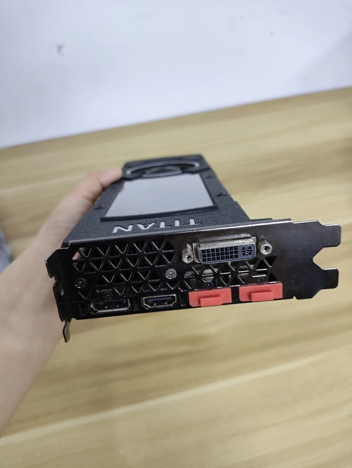 NVIDIA Geforce GTX Titan X 12GB GDDR5 PCIe 384Bit GPU Graphics Card - Image 3 of 4