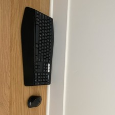 Logitech K850 Wireless Ergonomic Keyboard Mouse Bundle Black