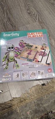 Smartivity Electro Play Lab Volt-E Electronics Circuit STEM Kit Age 8+