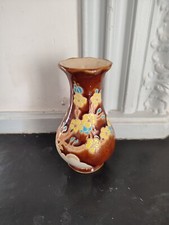 Vase en faïence décor floral en relief ancien XXe