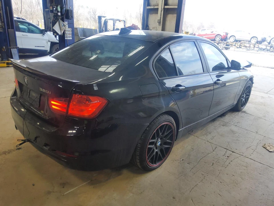 Espejo retrovisor interior delantero central usado se adapta a: BMW 320I 2014 con puerta de garaje op Foto 2 de 4