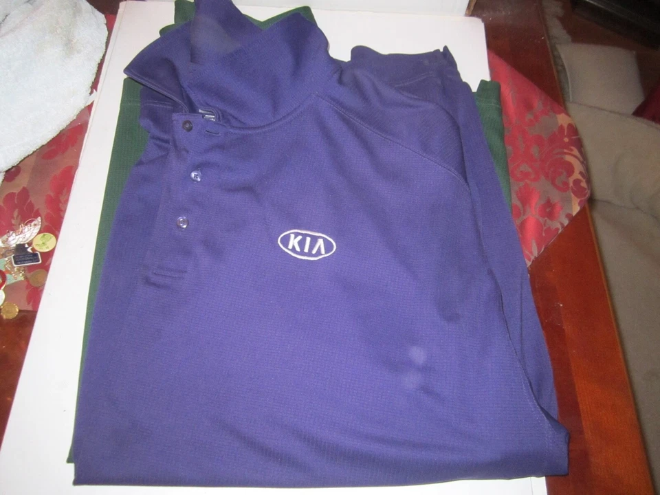 2 CAMISAS POLO AUTOMOTRIZ KIA - CUTTER & BUCK - TALLA 5XL - MORADO Y VERDE Foto 4 de 4