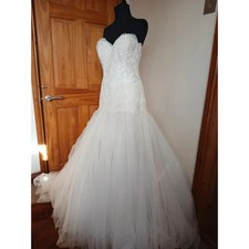 Wtoo strapless wedding dress with lace body and then volumptious skirts Size 10