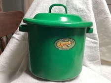 Vintage AMSCO TOY GREEN ENAMELWARE DOLL BOTTLE STERILIZER POT  1950s 3 Pieces