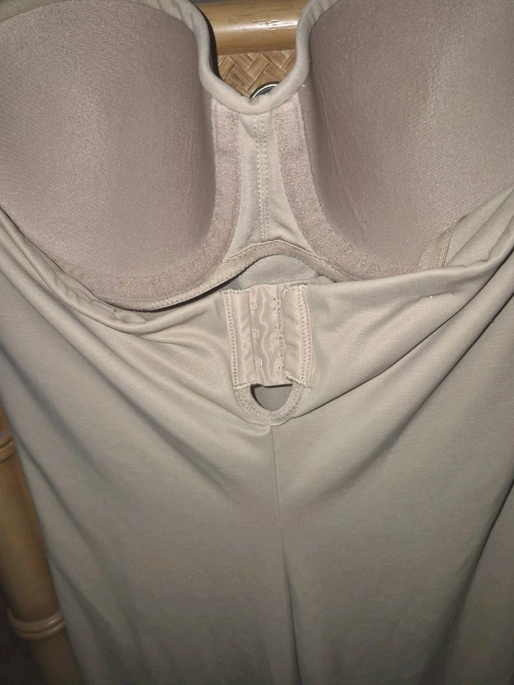 Sujetador sin tirantes FLEXEES modelador cami - 36A - copa acolchada, con aros, cierre de gancho/ojo Foto 3 de 4