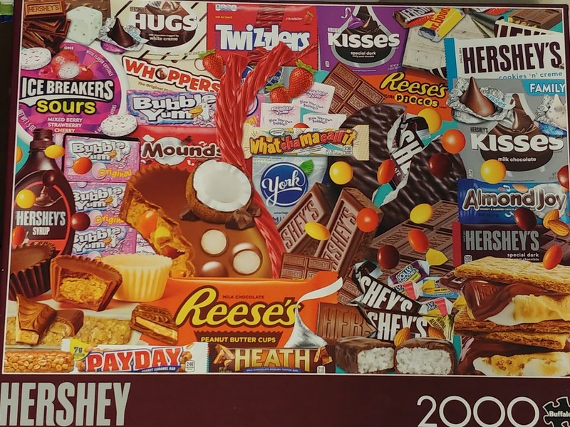 2000 Piece Puzzle Hershey Deluxe Collage Used