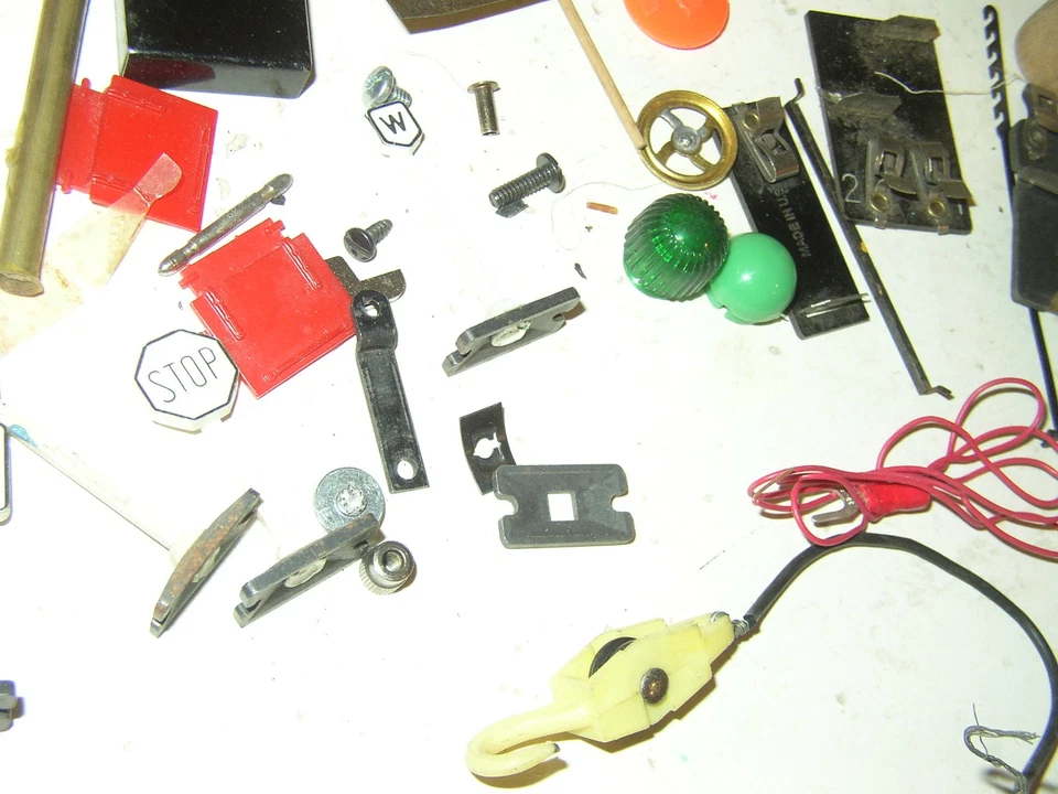 Lionel Part Accessories sign cross buck lumber barrel flag bench MORE JUNK man - Image 3 of 4