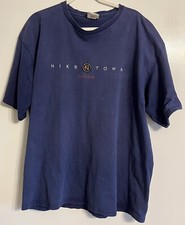 Nike Vintage (90s) Nike Town Chicago - White Tag Made In USA Shirt - Navy (XL)
