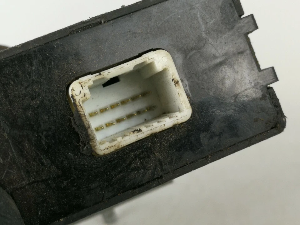 2015 - 2018 Subaru Outback Keyless Entry Entrance Contol Module Unit 88035AL06A - Image 3 of 4