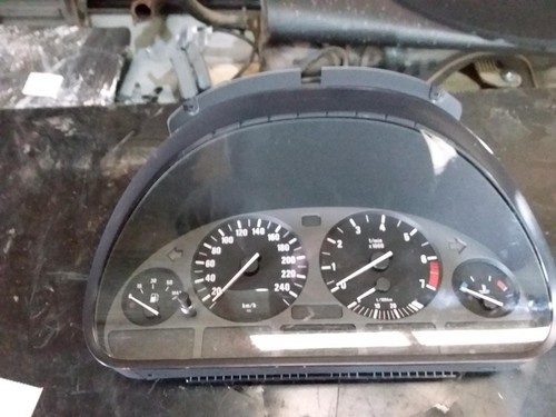 BMW 5 SERIES INSTRUMENT CLUSTER E39 6CYL (2 PLUG TYPE) 09/98- 98 99 00 01 02 03