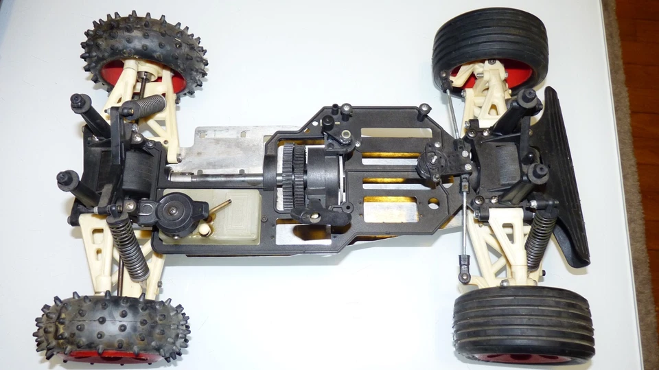 Vintage And Rare MANTUA MODEL JUNIOR 4X2 1/8 Chassis - Image 2 of 4