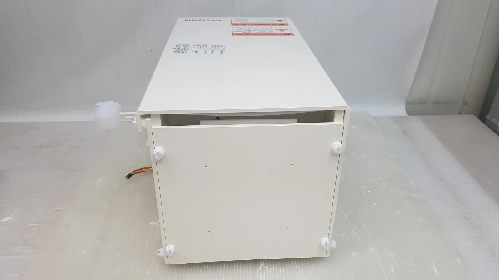 Opposite end panel of the AIH-123QS heater enclosure