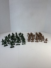 Greenbrier International Army Men 27 Tan 2  Plastic Toy Soldiers 29 Green Army
