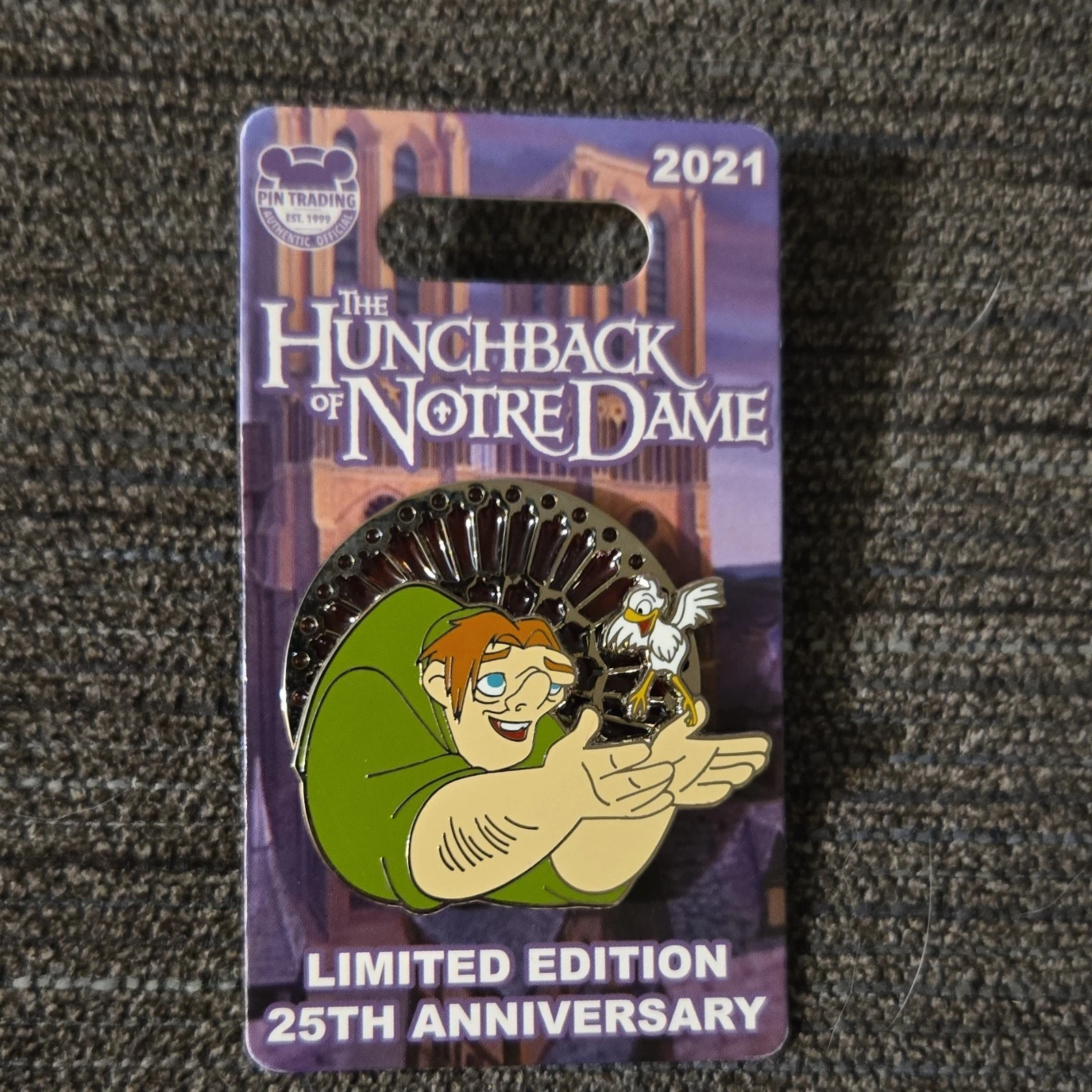 Disney The Hunchback of Notre Dame Limited Edition 25th Anniversary Pin 2021