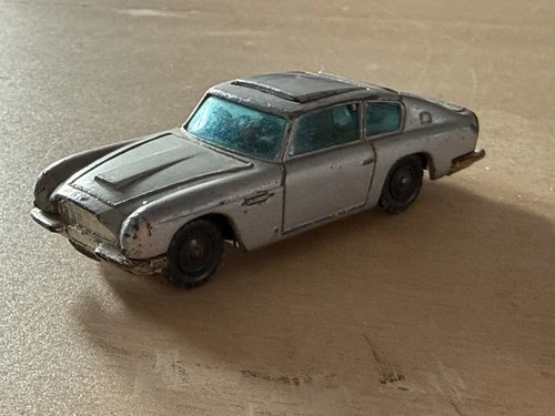 Husky Models Corgi James Bond 007 Aston Martin original vintage diecast