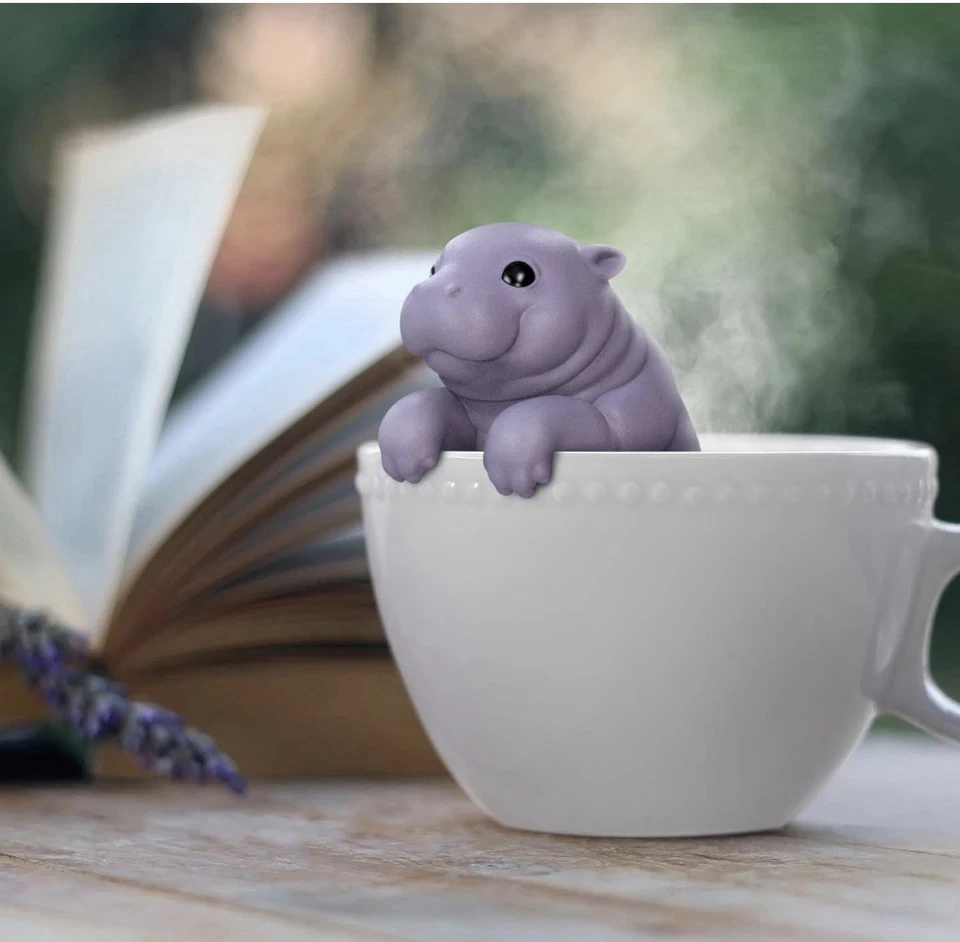 Infusor de té SIP'OPOTAMUS Baby Hippo - inspirado en Moo Deng, colador de té de hojas sueltas Foto 2 de 4