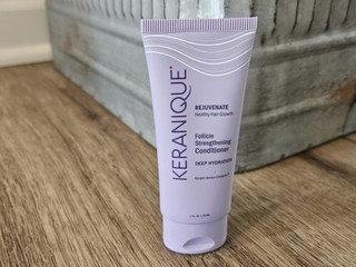 Acondicionador fortalecedor folículo rejuvenecedor Keranique 1 fl oz NUEVO