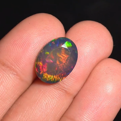 Opale noire éthiopienne 5 x 3 mm, 1 cabochon d