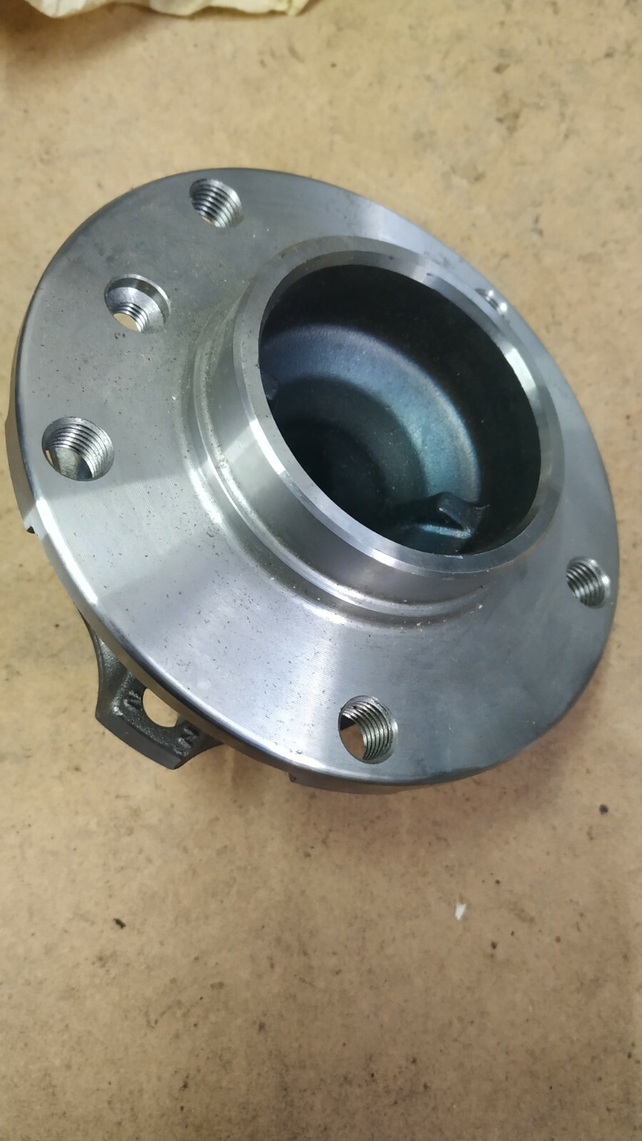 BMW E39 wheel hub with bearing front genuine 31221093427 NEW KOYO