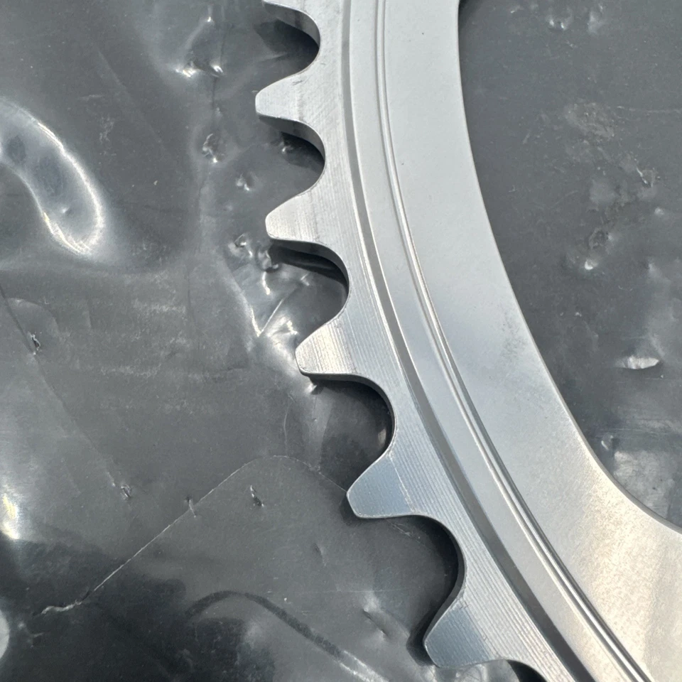 Plato Sugino 75 49T 1/8" NJS 144 BCD 5 Pernos Bicicleta de Pista Fixie Fijo COMO NUEVO Foto 3 de 4