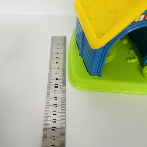 Fisher Price Little People PEEK N DISCOVER BACKYARD Playground with 7 Figures - Picture 4 of 21