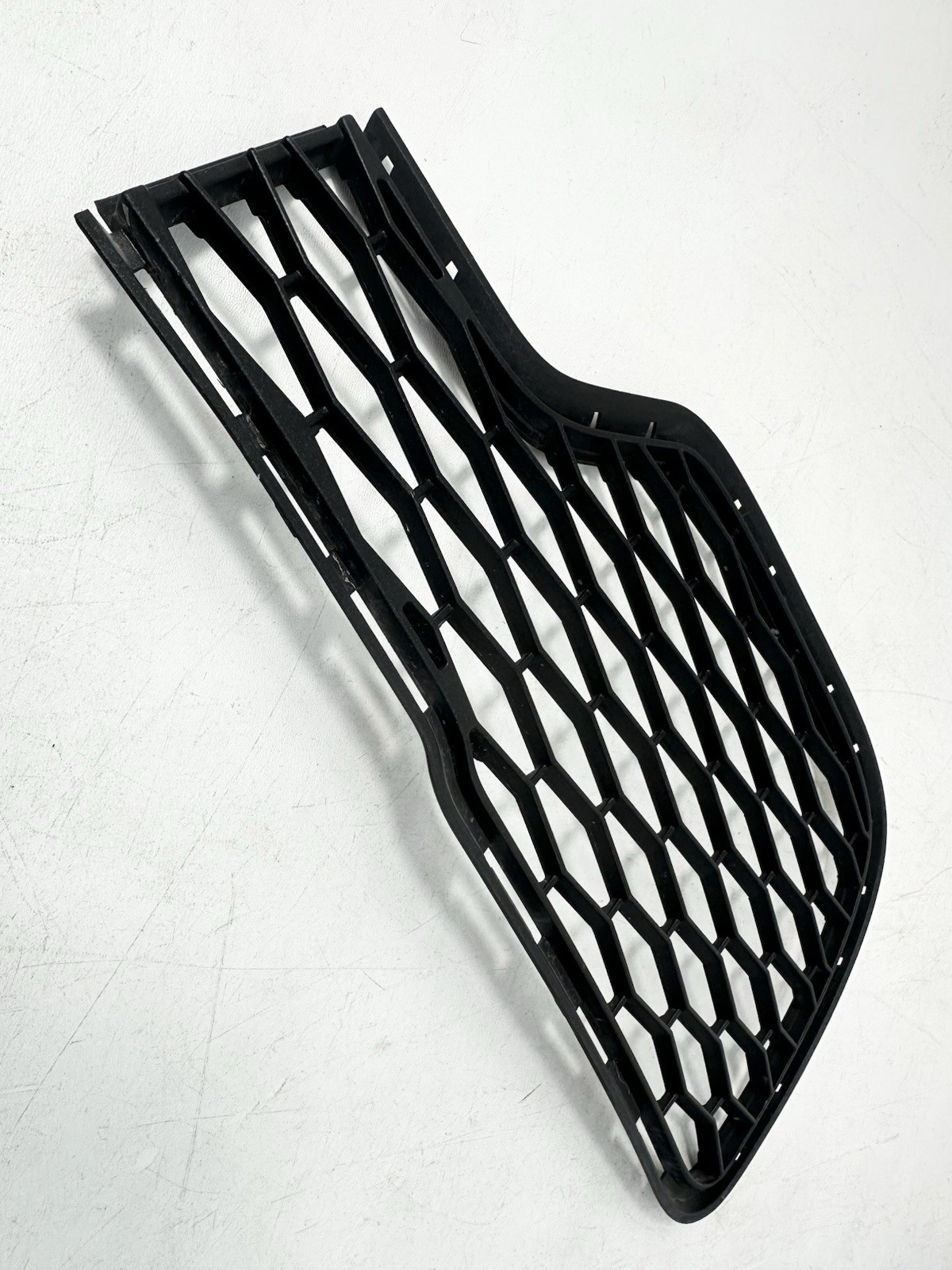 14-17 Maserati Ghibli Front Right Bumper Lower Grille Bezel Cover 670010765 OEM