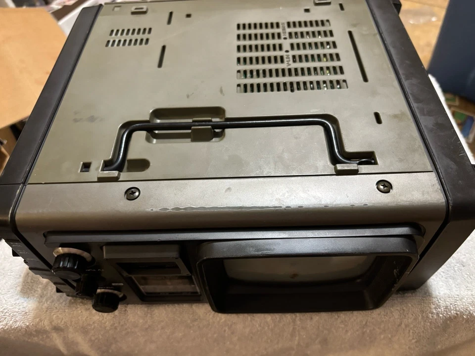 JC Penny 685-1007-10 AM/FM B&W TV Caja Manual Paquete de Batería Cargador Enchufes 1979 Foto 4 de 4