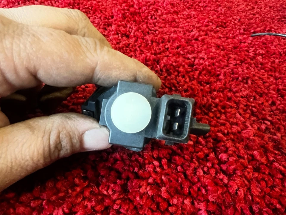 Соленоид электрического клапана вакуумного управления заслонкой выхлопной системы BMW E63 E60 E90 от оригинального производителя 118K/B - Изображение 4 из 4