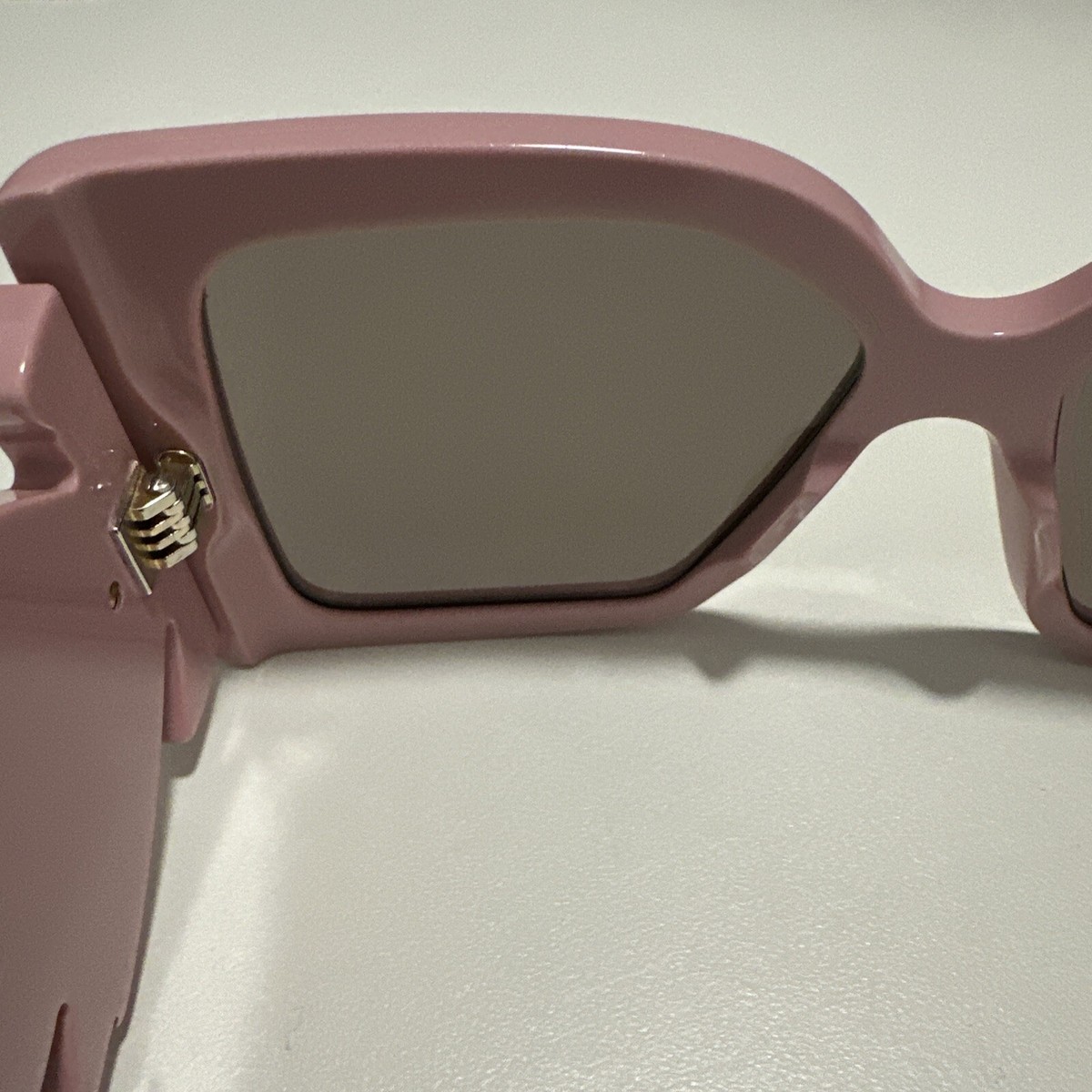 Authentic Gucci Square Wings Sunglasses GG0535S Dark Havana  display picture 3