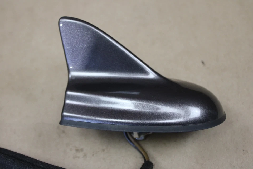 ANTENA SATELITAL DODGE CHRYSLER 200 15-17 OEM 5NU67LAUAC Foto 3 de 4