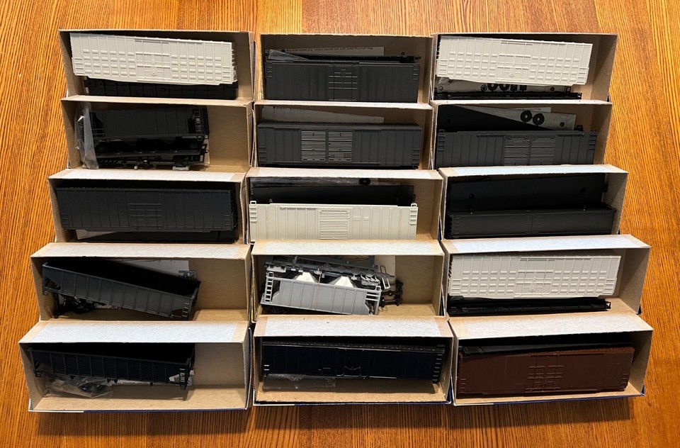 Lot of 30 Roundhouse HOScale Freight Car Kits (undecorated) eBay