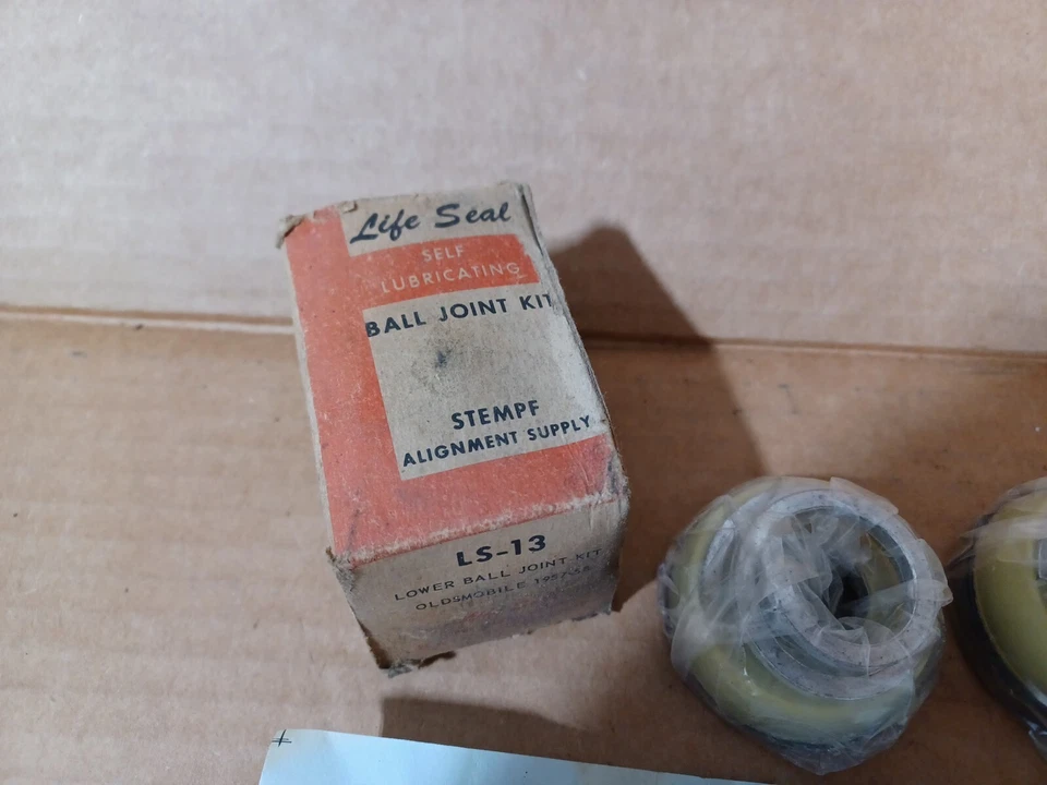 Наборы самосмазывающихся шаровых шарниров 1955-1961 Oldsmobile & Mopar Life Seal новые из старых запасов - Изображение 2 из 4