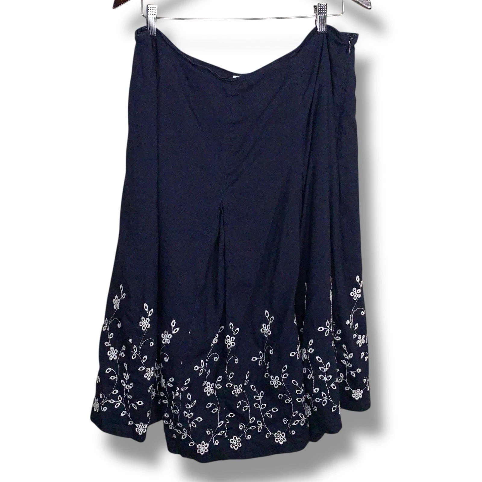 16w Dressbarn Navy Blue White Linen Floral Embroidered Skirt Pleated Coastal