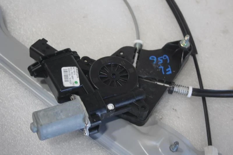 2020 CADILLAC CT5 REGULADOR DE JANELA DA PORTA DIANTEIRA DO LADO ESQUERDO DO MOTORISTA COM MOTOR - Imagem 3 de 4