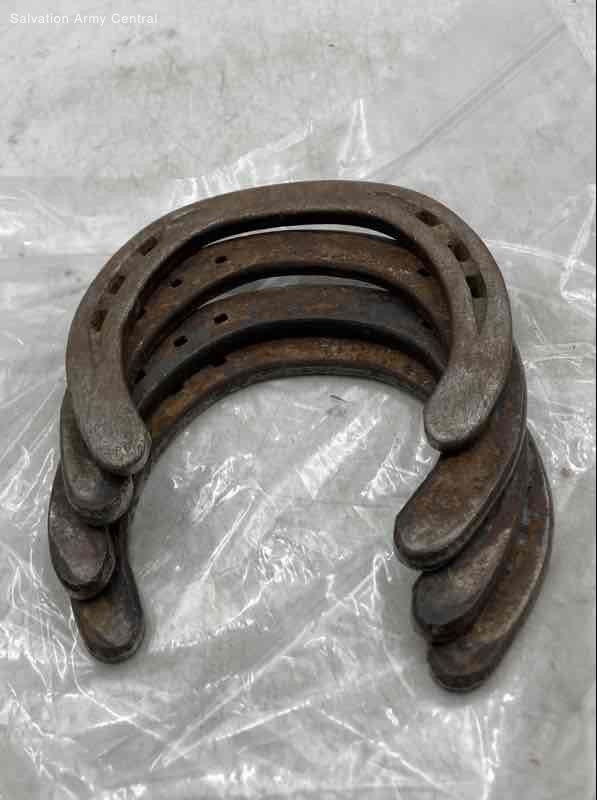 Vintage Assorted Western Rusted Horseshoes Size Sx 7 Mixed Lot Of 4