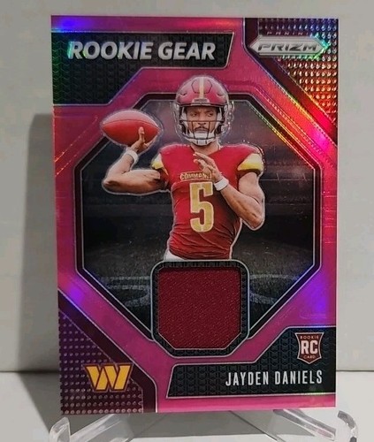Parche de equipo de novato rosa Panini Prizm Jayden Daniels 2024 RC Commanders R.O.Y🔥🔥 - Imagen 2 de 3