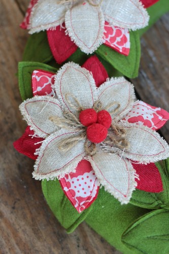 Christmas Wreath 18 inch Felt & Burlap Fabric Poinsettias Winter Wall Decor - Picture 2 of 6