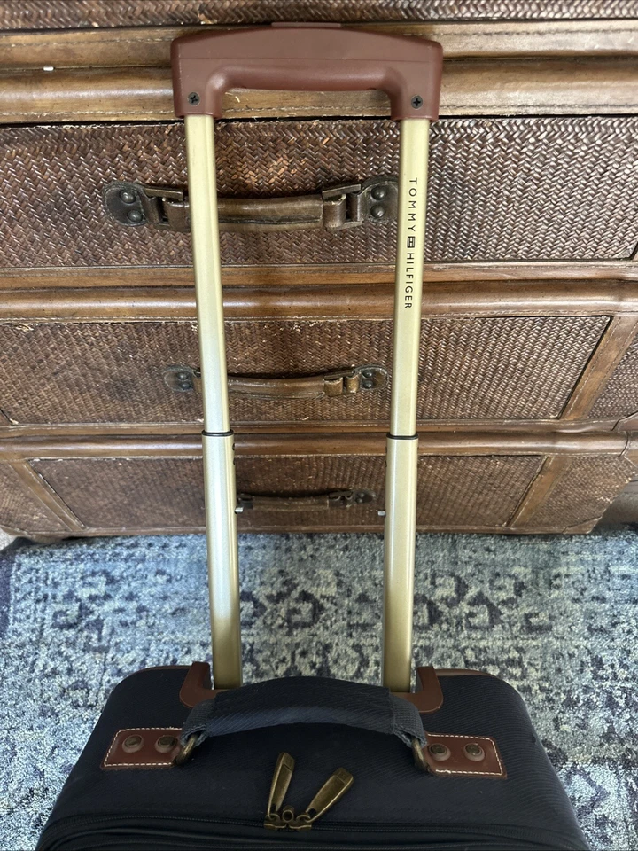 Maleta de Mano TOMMY HILFIGER De Colección - Equipaje CLÁSICO Azul Marino y Tira Roja Foto 3 de 4