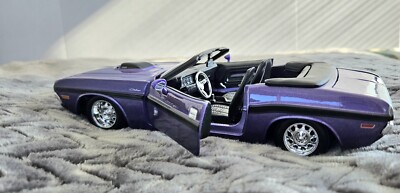 Maisto Special Edition 1:24 Scale 1970 Dodge Challenger R/T Convertible Purple